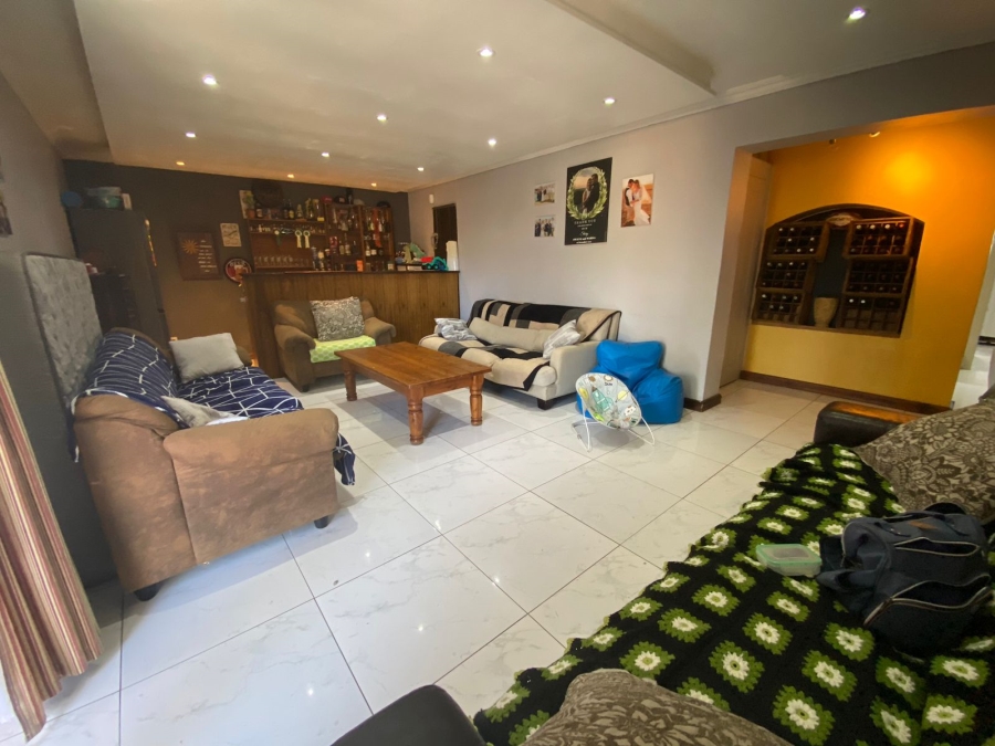 To Let 2 Bedroom Property for Rent in Table View Western Cape